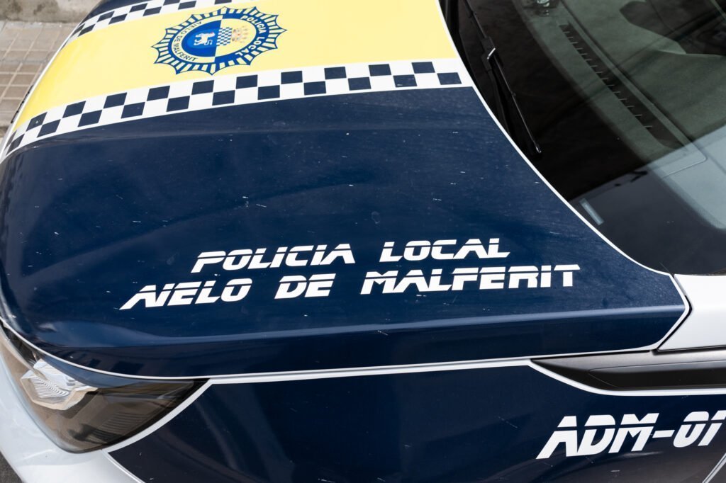 rotulación de coches de policía en Aielo de Malferit”