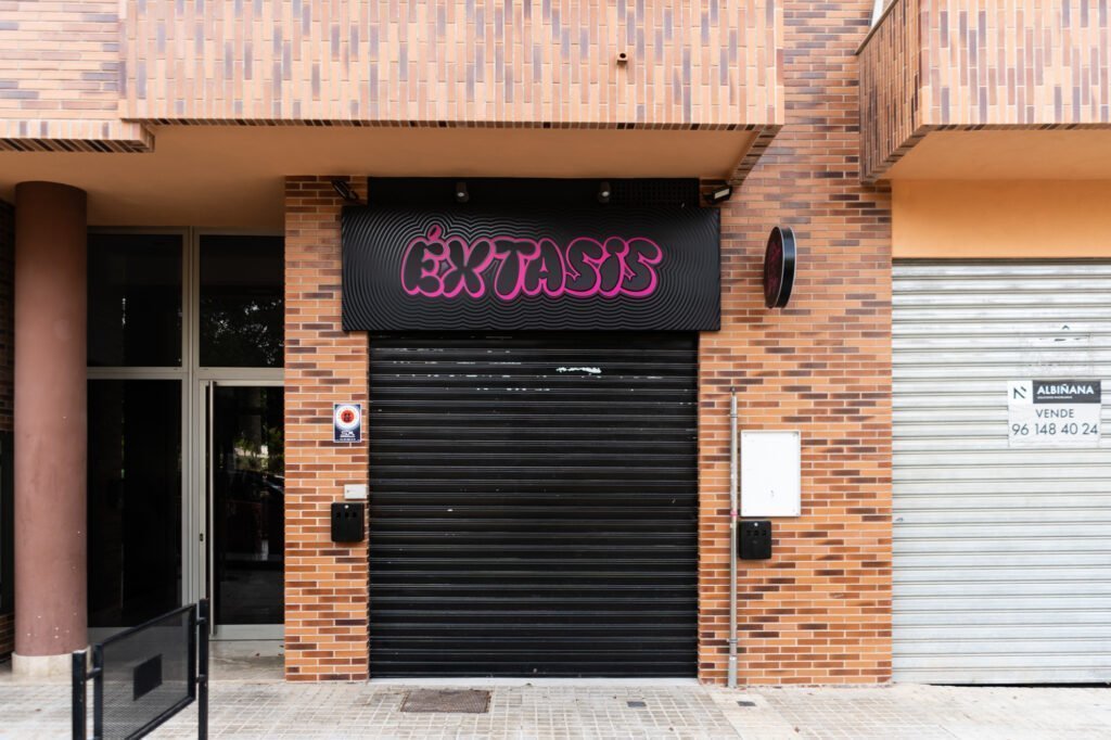 banding logo extasis ontinyent impacta rotulacion escaparate